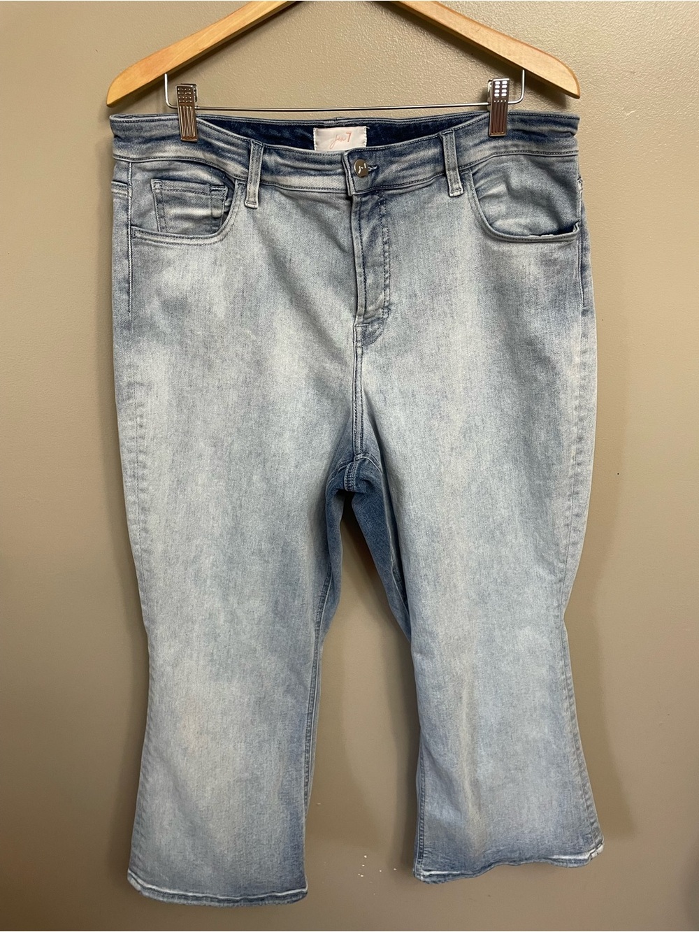 Jen7 Cropped Kick Capri Jeans Light Blue size 18